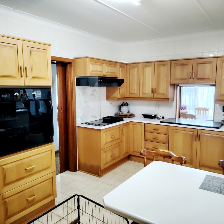 5 Bedroom Property for Sale in Vincent Heights Eastern Cape
